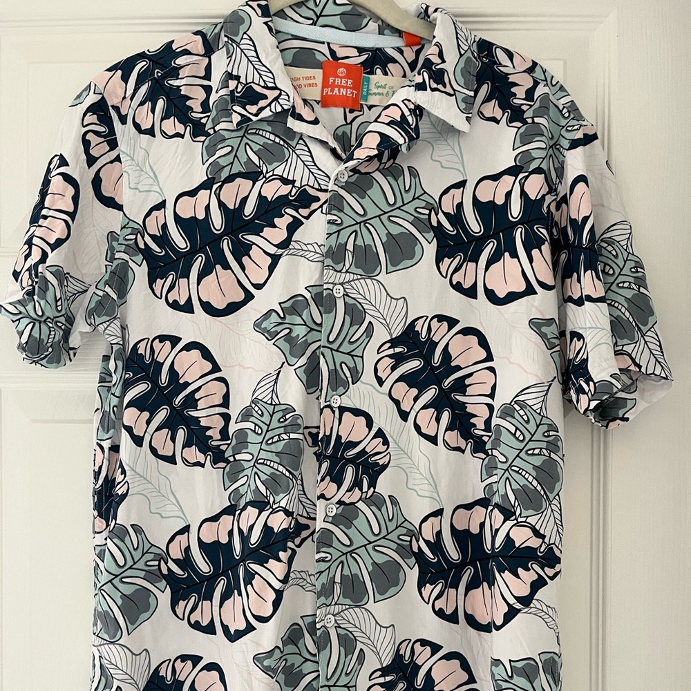 Free Planet Mens Medium Hawaiian shirt, white, green and pink.